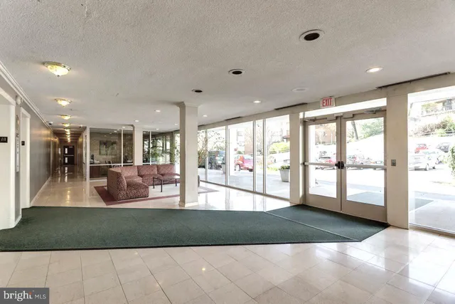 $2,200 | 4520 King Street, Unit 706, Alexandria, VA 22302