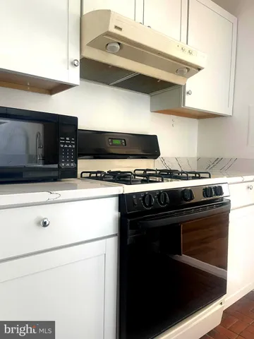 $2,200 | 4520 King Street, Unit 706, Alexandria, VA 22302