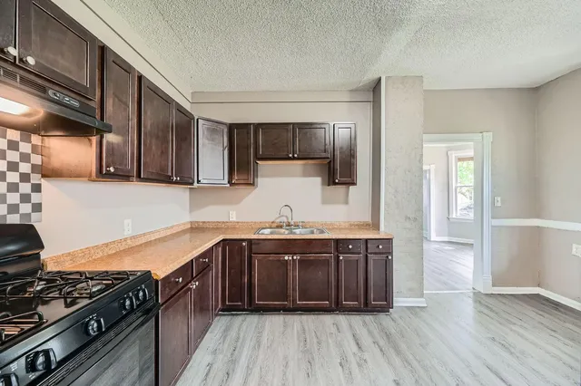 $2,699 | 911 X Sims Avenue, St. Paul, MN 55106