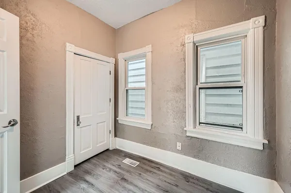 $2,599 | 911 Sims Avenue, St. Paul, MN 55106