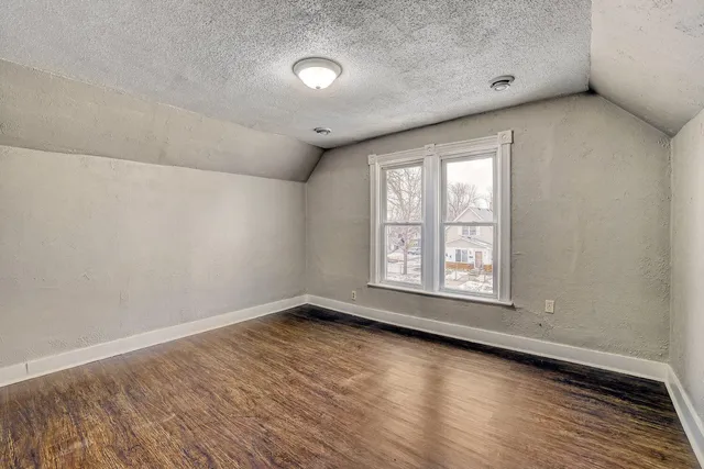 $2,699 | 911 Sims Avenue, St. Paul, MN 55106