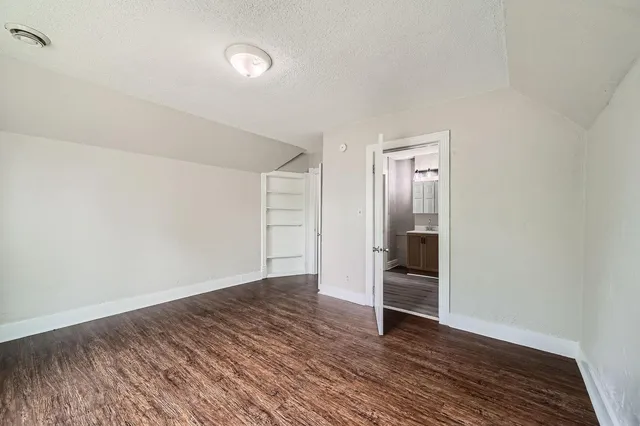 $2,699 | 911 X Sims Avenue, St. Paul, MN 55106