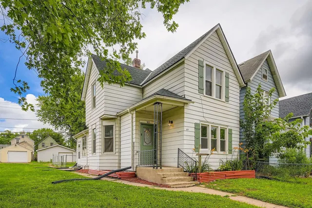 $2,699 | 911 X Sims Avenue, St. Paul, MN 55106