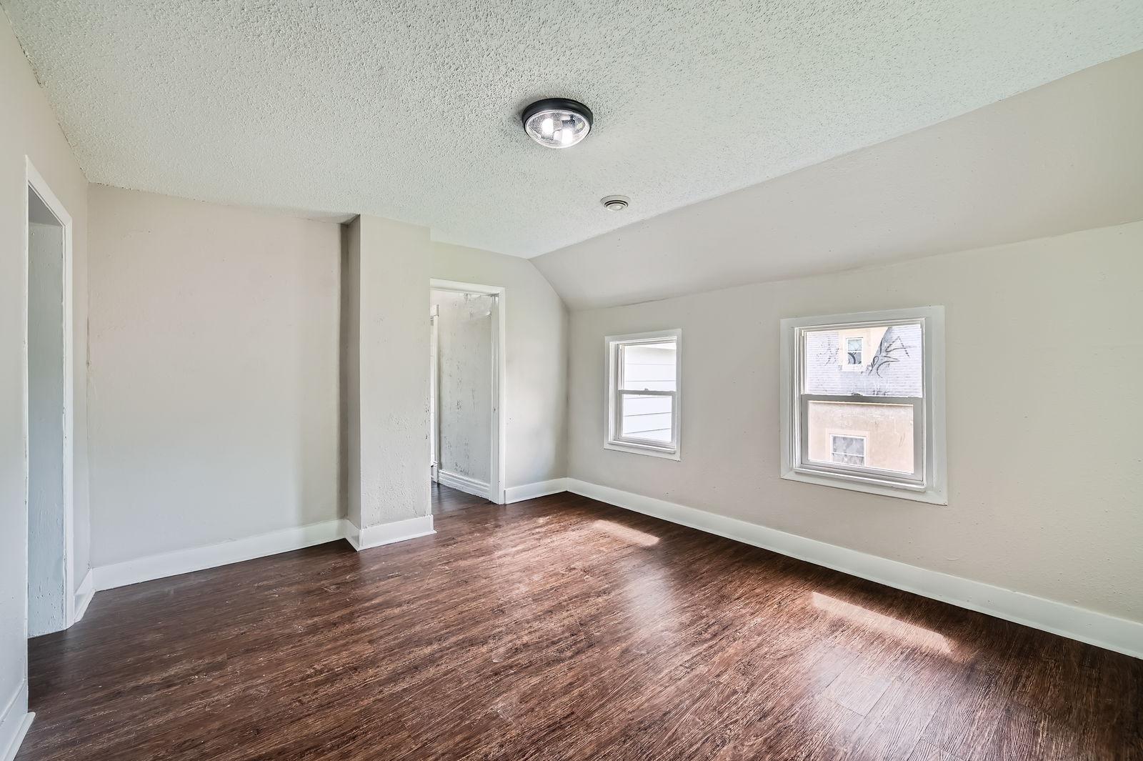 911 X Sims Avenue St. Paul, MN 55106 - Photo 21 of 27