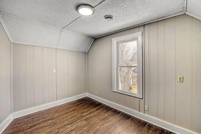 $2,699 | 911 Sims Avenue, St. Paul, MN 55106