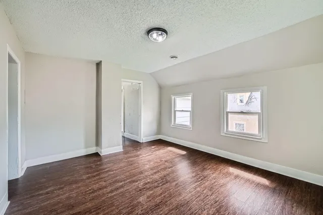 $2,699 | 911 Sims Avenue, St. Paul, MN 55106