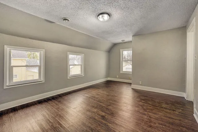 $2,699 | 911 Sims Avenue, St. Paul, MN 55106