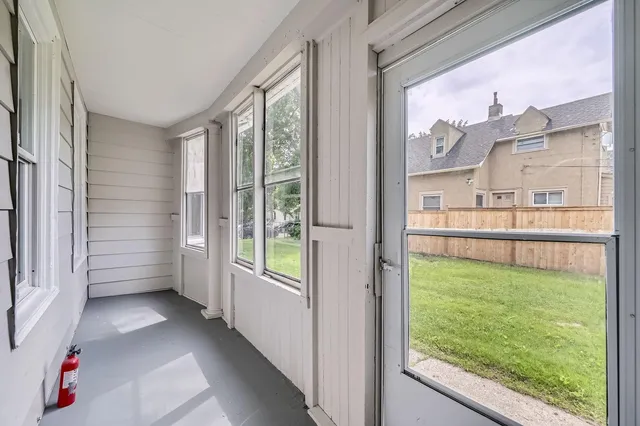 $2,699 | 911 X Sims Avenue, St. Paul, MN 55106