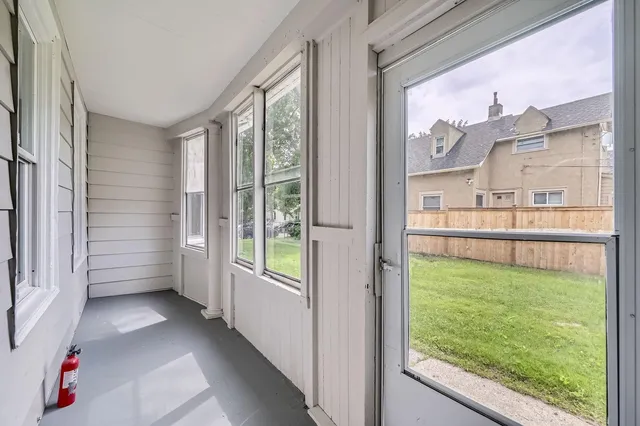 $2,699 | 911 Sims Avenue, St. Paul, MN 55106