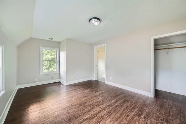 $2,599 | 911 Sims Avenue, St. Paul, MN 55106