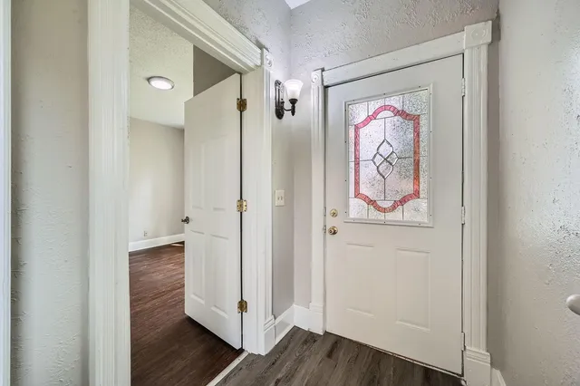 $2,699 | 911 X Sims Avenue, St. Paul, MN 55106