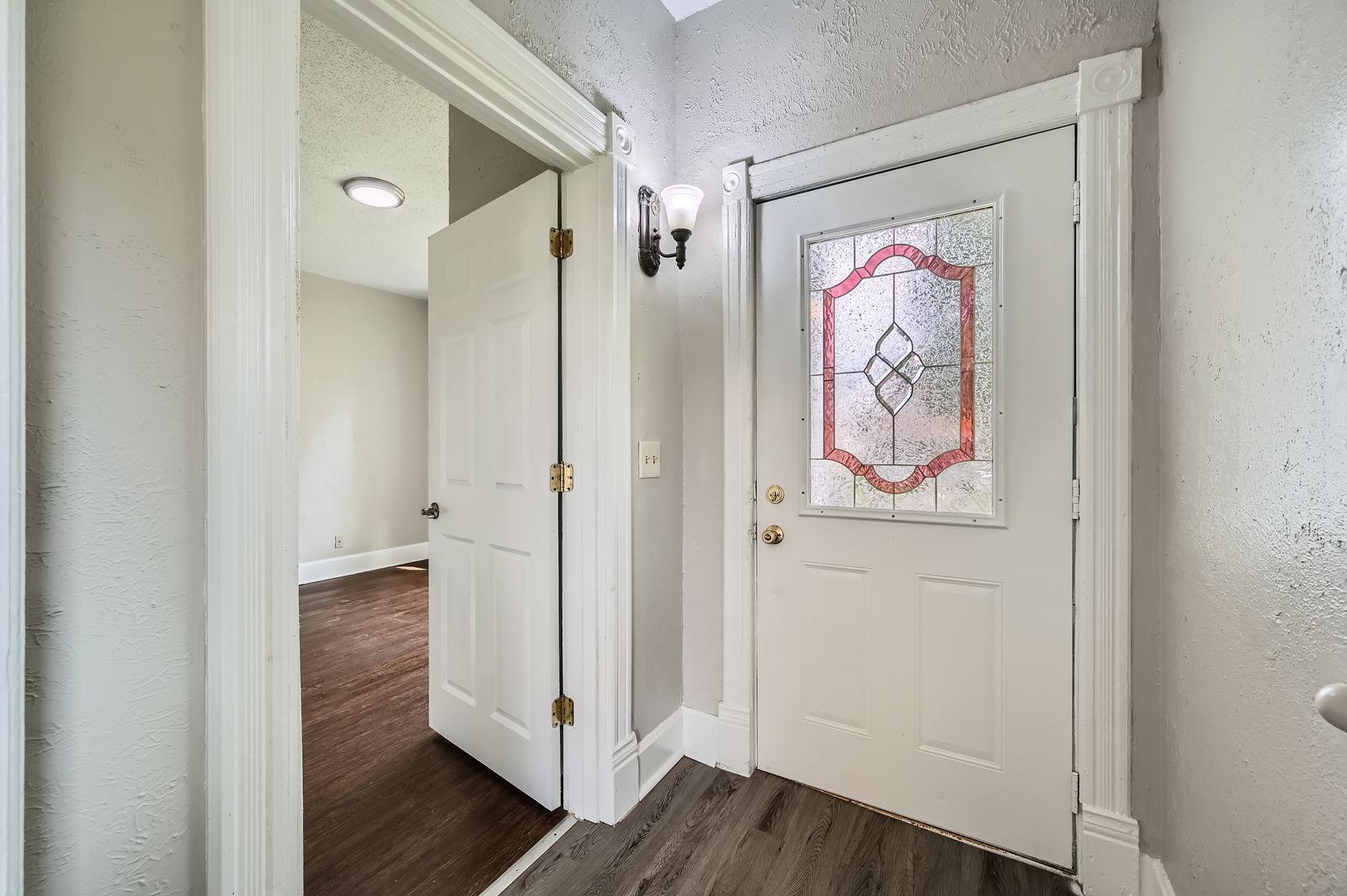 911 X Sims Avenue St. Paul, MN 55106 - Photo 4 of 27