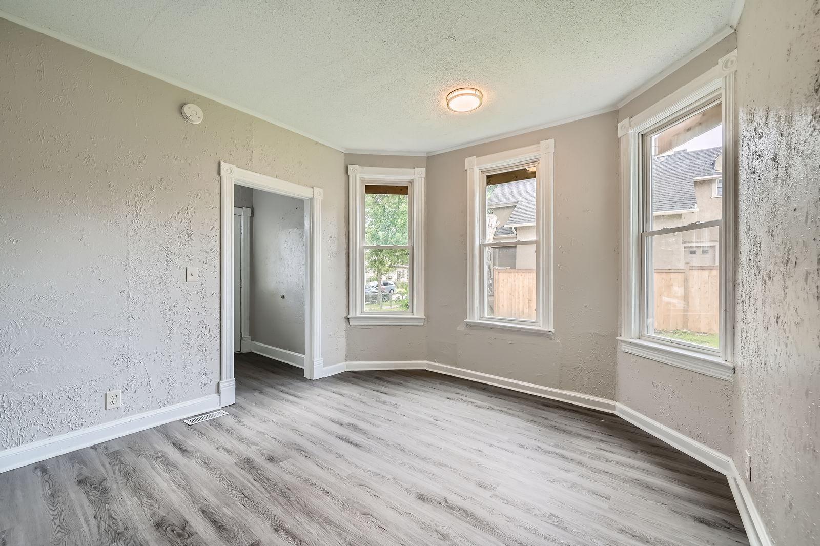 911 Sims Avenue St. Paul, MN 55106 - Photo 6 of 27