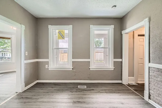 $2,699 | 911 Sims Avenue, St. Paul, MN 55106