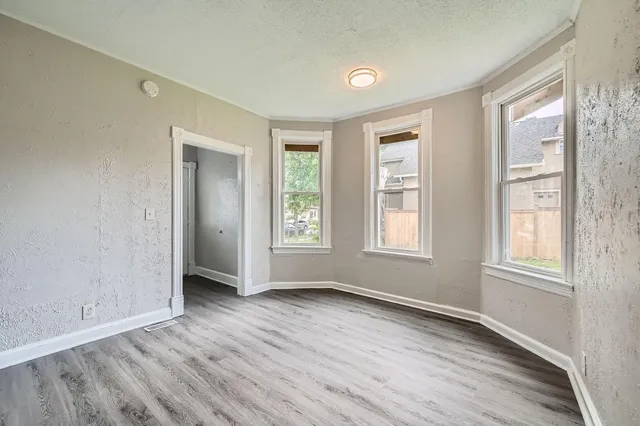 $2,699 | 911 X Sims Avenue, St. Paul, MN 55106