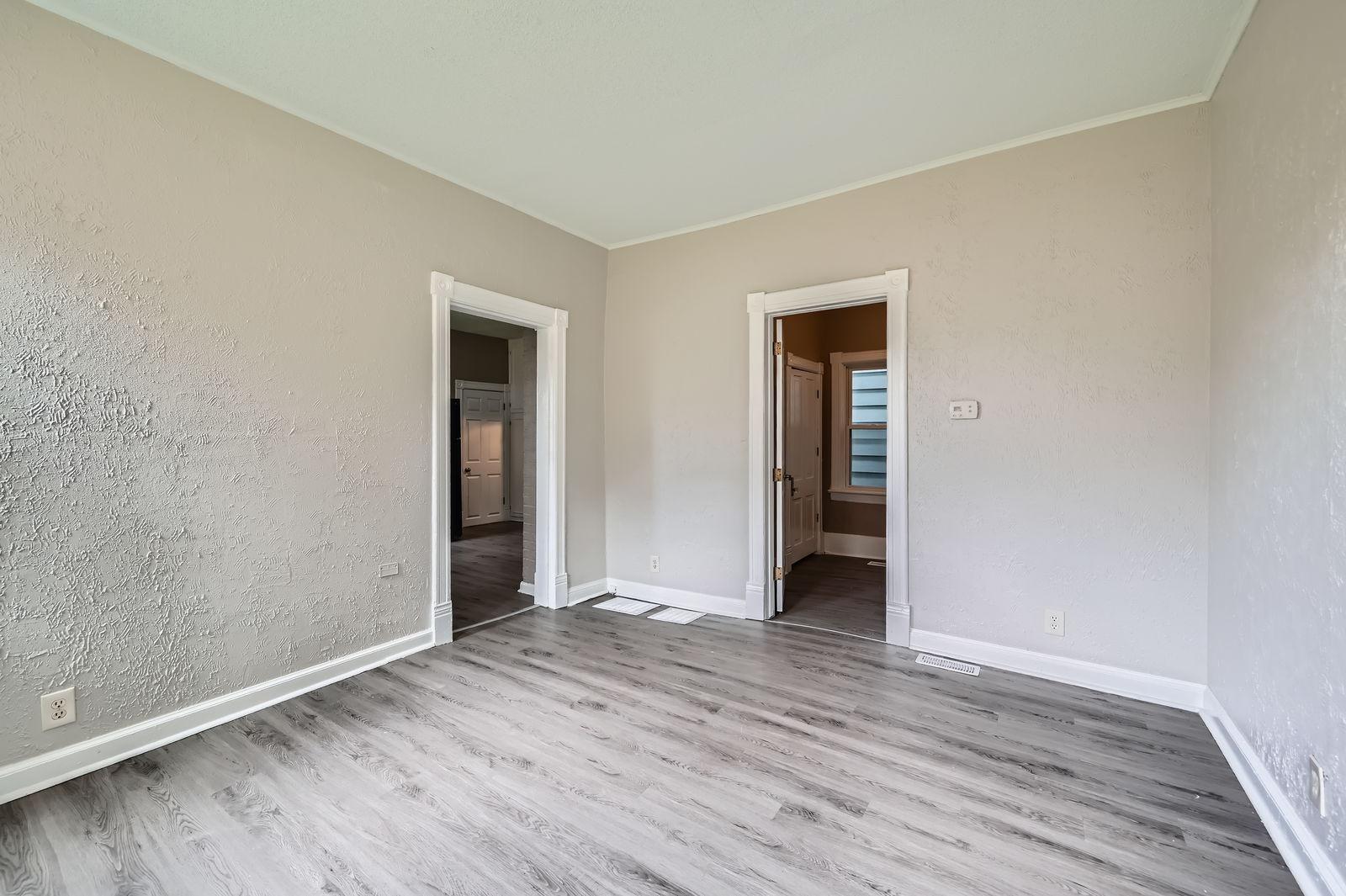 911 X Sims Avenue St. Paul, MN 55106 - Photo 7 of 27