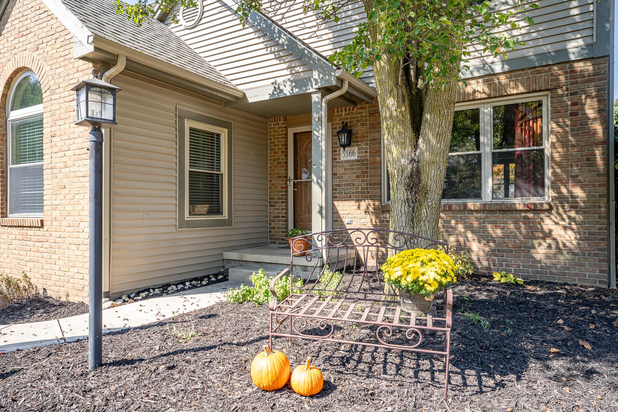 5566 Davidson Road Hilliard, OH 43026 - Photo 4 of 31 E49DCF16-C970-44E8-BEA8-9718596EA51E