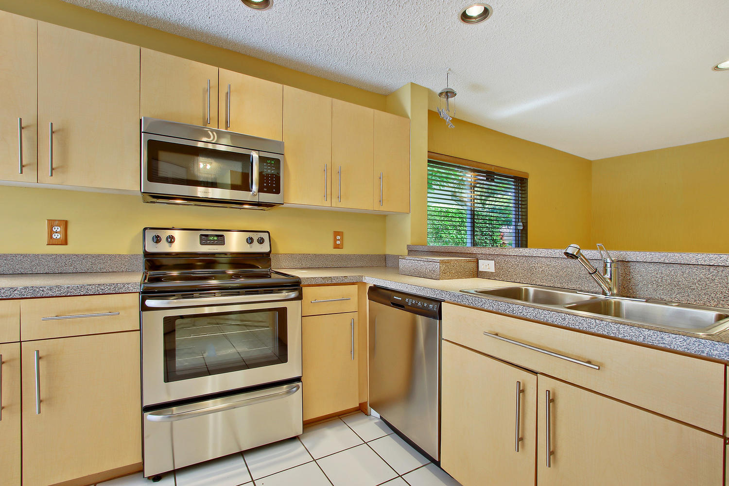 23322 La Vida Way Boca Raton, FL 33433 - Photo 11 of 28 23322 La Vida Way Boca Raton-large-011-2