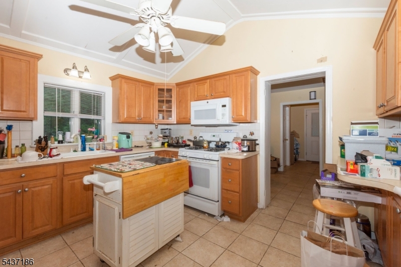 139 Mohawk Trail Wayne, NJ 07470 - Photo 5 of 26