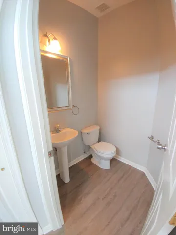 $2,600 | 8 Harbour Heights Drive, Annapolis, MD 21401