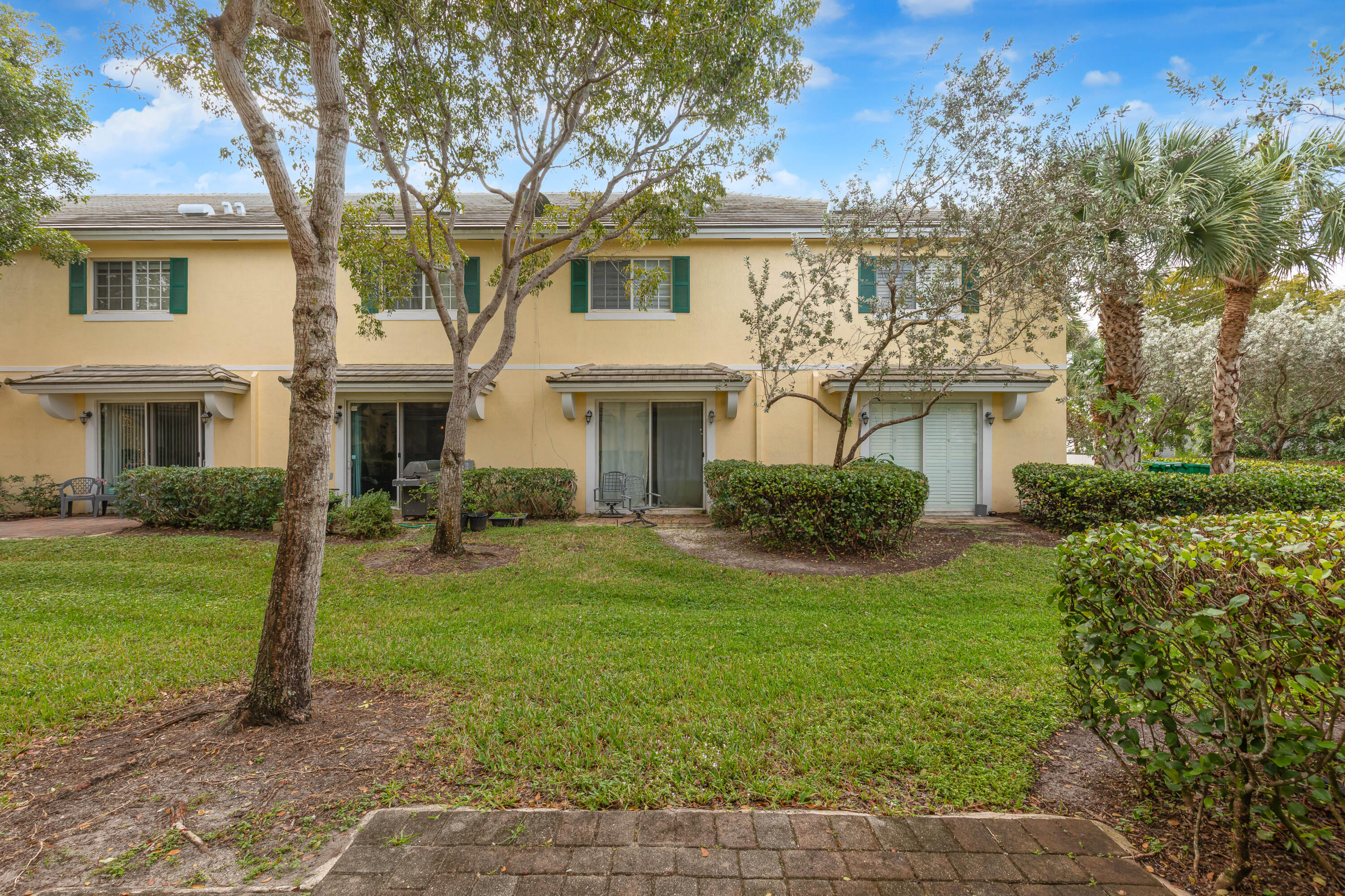 7782 Paddock Place Davie, FL 33328 - Photo 35 of 40 a front view of a house with a yard