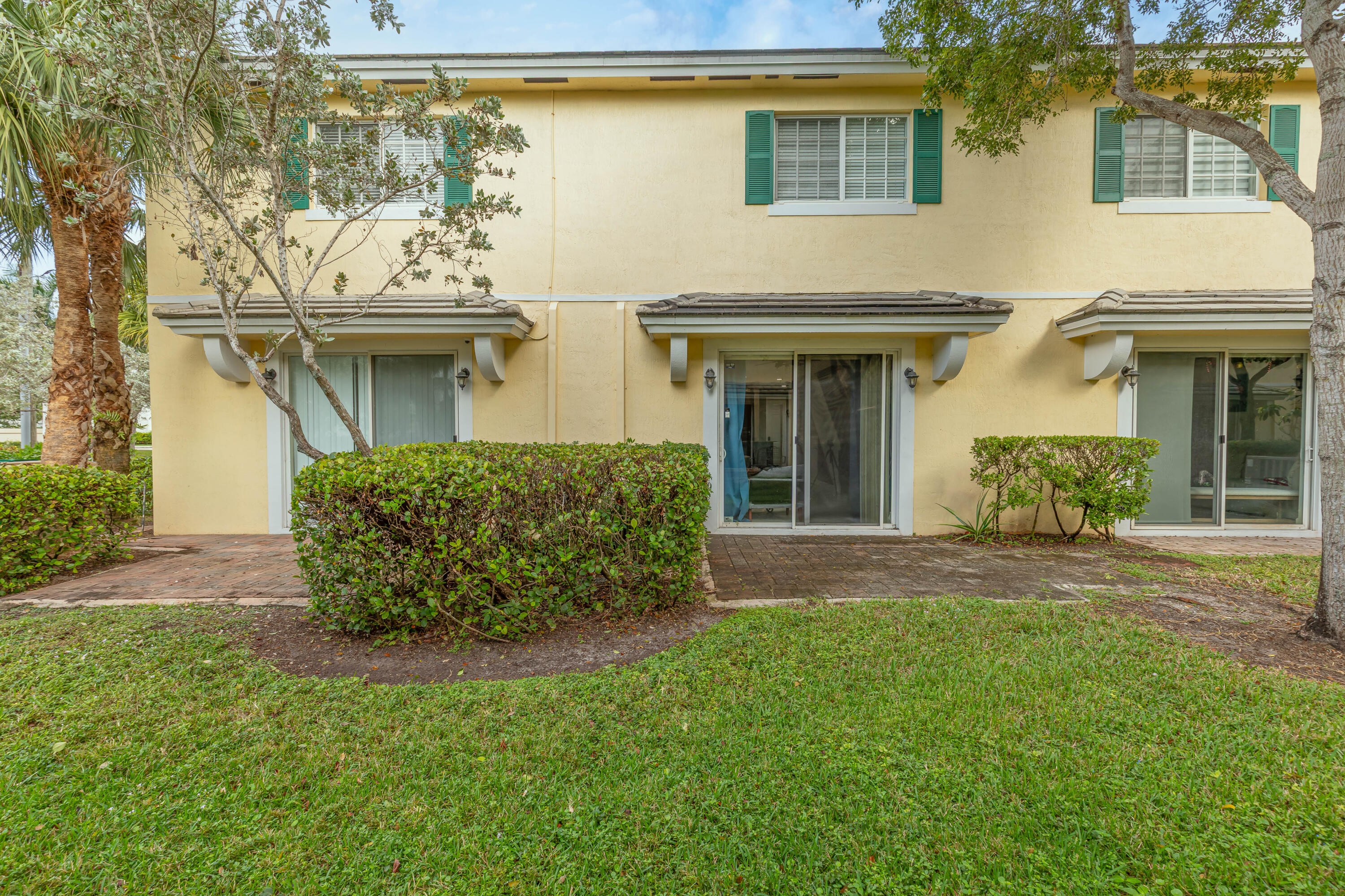 7782 Paddock Place Davie, FL 33328 - Photo 38 of 40 front view of a house with a yard