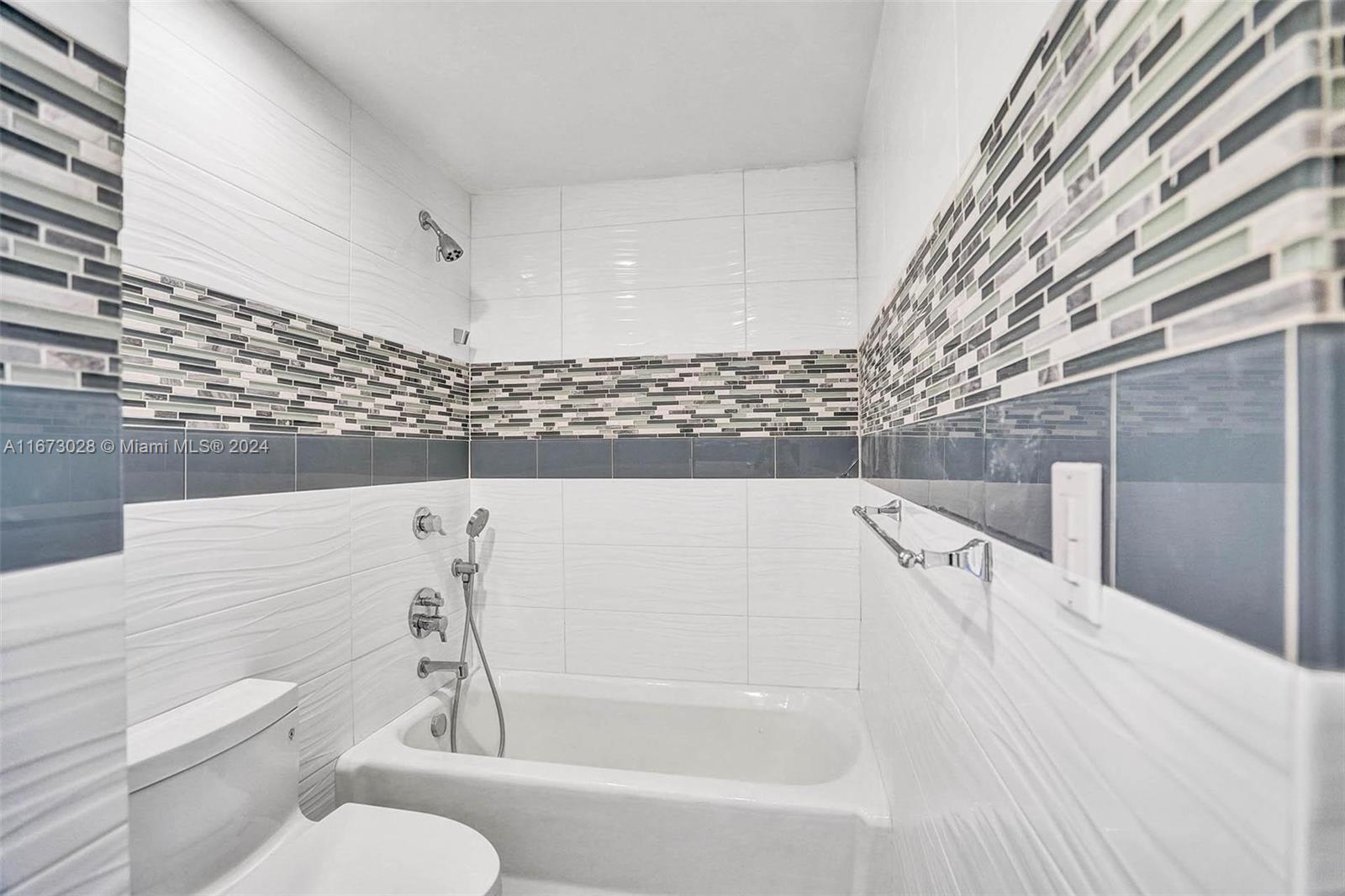 5225 Collins Avenue, Unit PH7 Miami Beach, FL 33140 - Photo 28 of 50 a bathroom with a bathtub and toilet