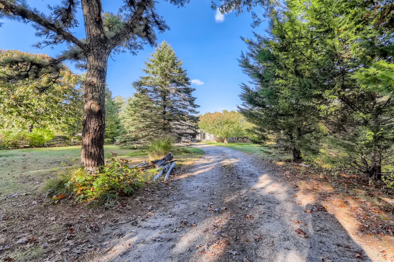 9 Duarte Circle Edgartown, MA 02539 - Photo 17 of 25 driveway in