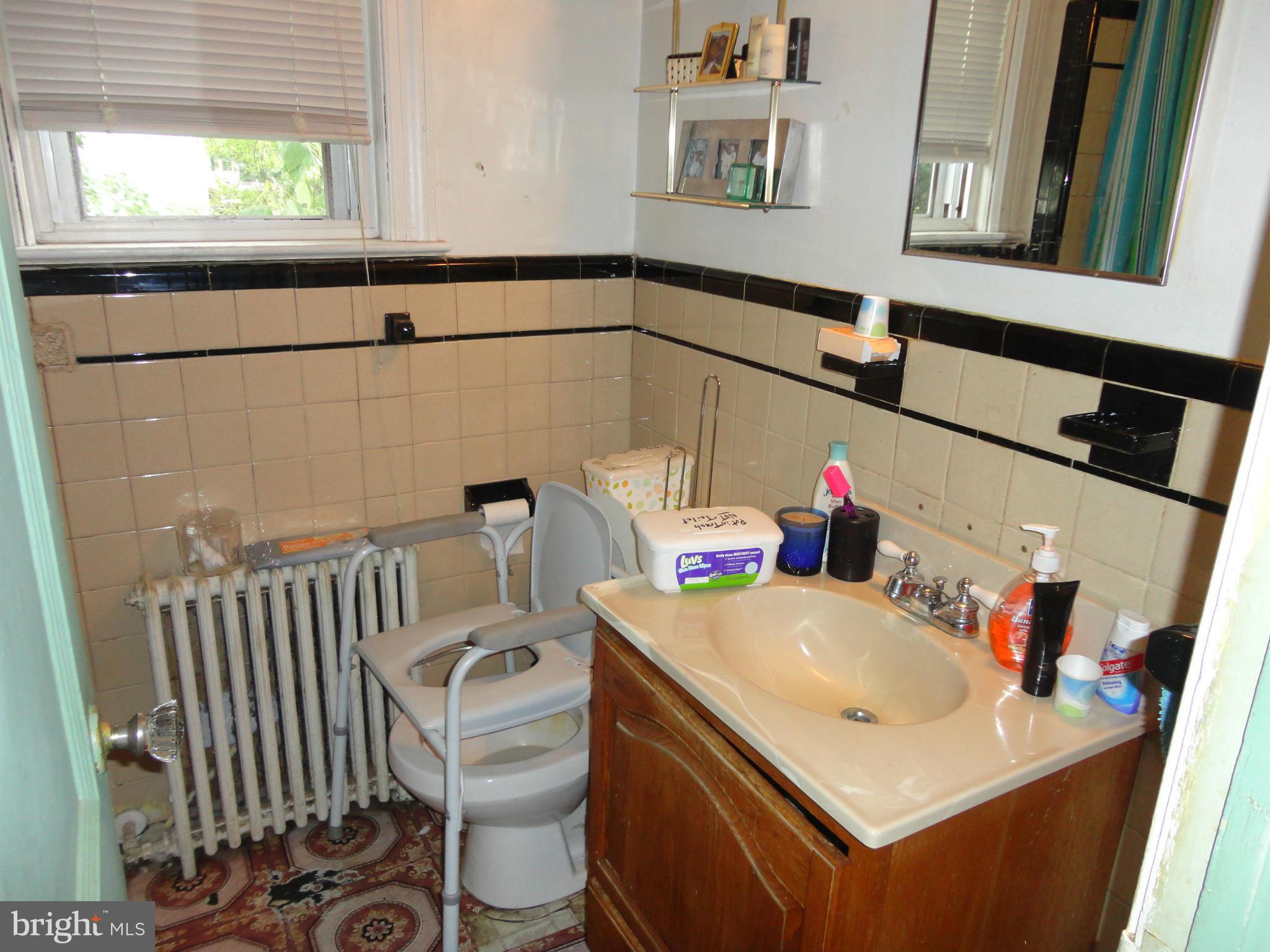 4898 Sheriff Road Northeast Washington, DC 20019 - Photo 8 of 28 Main Bath