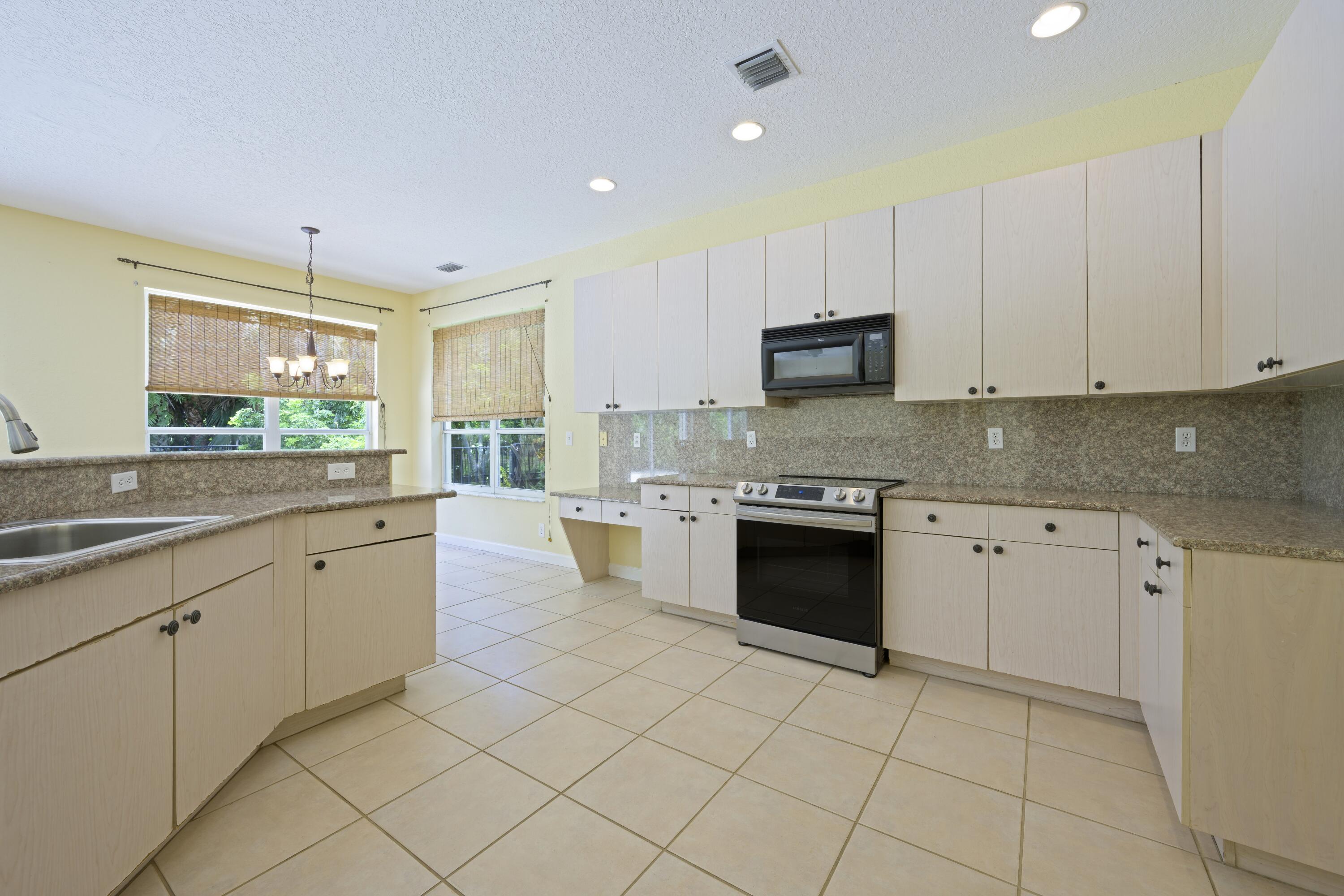 248 Bluejay Lane Jupiter, FL 33458 - Photo 11 of 23 DSC_4571