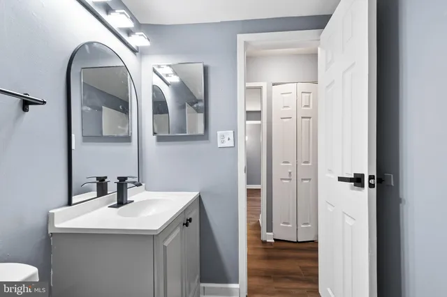 $290,000 | 6001 Arlington Boulevard, Unit 102, Falls Church, VA 22044