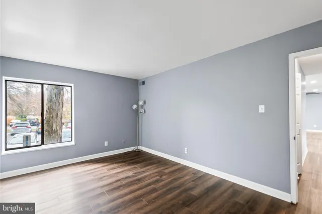 $290,000 | 6001 Arlington Boulevard, Unit 102, Falls Church, VA 22044