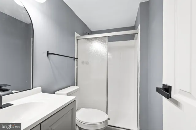 $290,000 | 6001 Arlington Boulevard, Unit 102, Falls Church, VA 22044