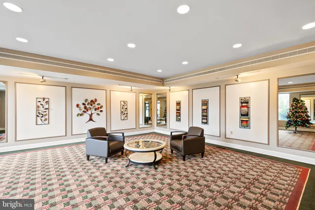 $290,000 | 6001 Arlington Boulevard, Unit 102, Falls Church, VA 22044