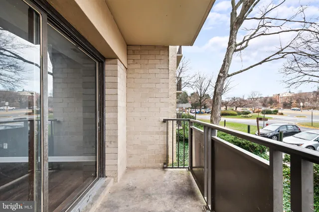 $290,000 | 6001 Arlington Boulevard, Unit 102, Falls Church, VA 22044
