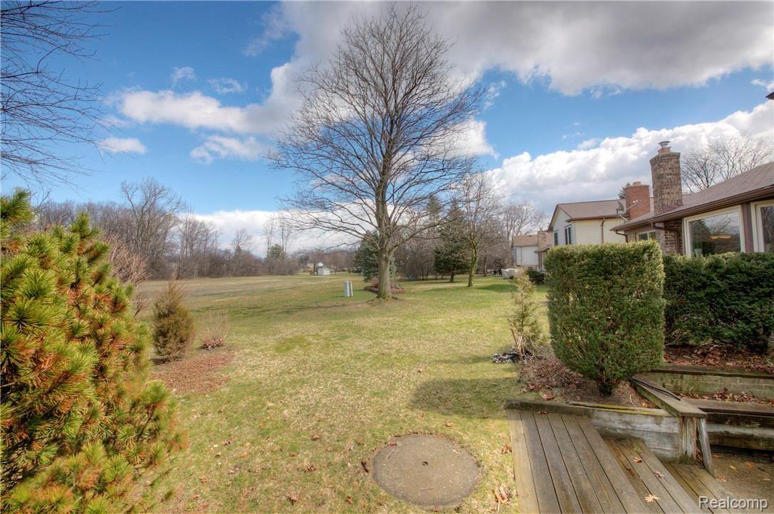 46548 Maidstone Road Canton, MI 48187 - Photo 7 of 32 7 YARD.jpg