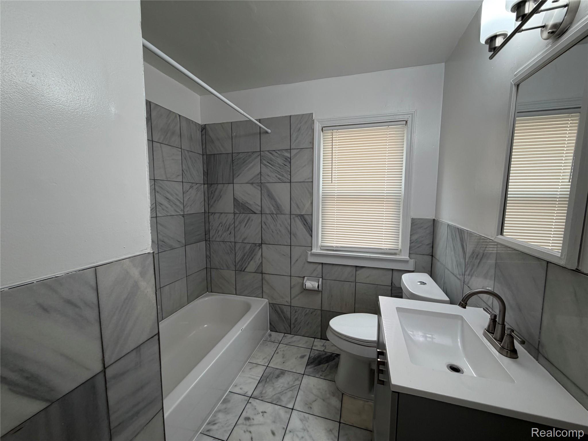 26985 Andover Street Inkster, MI 48141 - Photo 4 of 8 IMG_1931.jpeg