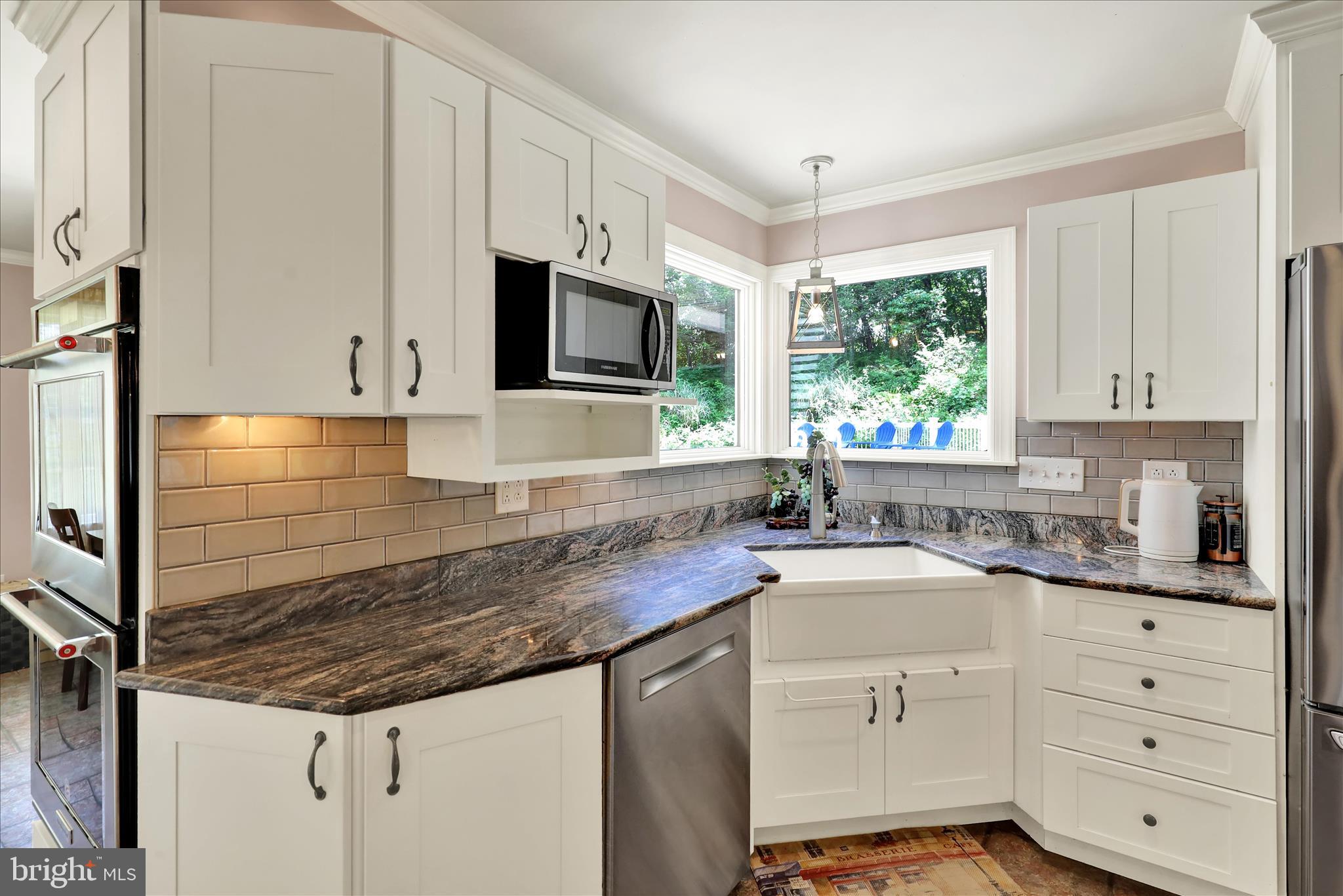 713 Old Fritztown Road Reading, PA 19608 - Photo 10 of 45 Custom cabintery- granite