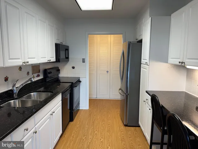 $215,000 | 1001 City Avenue, Unit ED715, Wynnewood, PA 19096