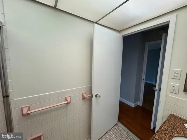 $215,000 | 1001 City Avenue, Unit ED715, Wynnewood, PA 19096