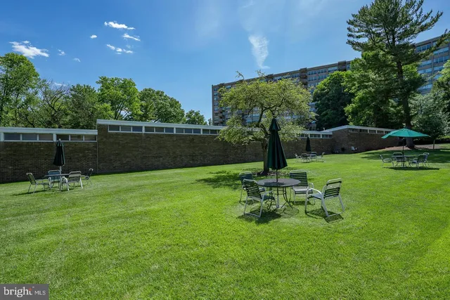 $215,000 | 1001 City Avenue, Unit ED715, Wynnewood, PA 19096