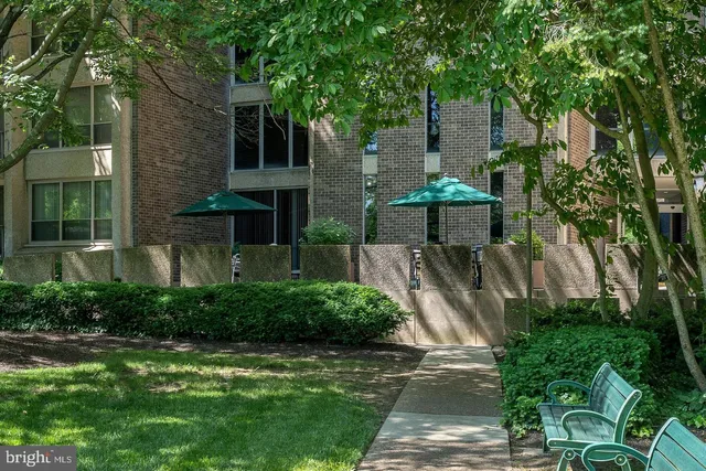 $215,000 | 1001 City Avenue, Unit ED715, Wynnewood, PA 19096