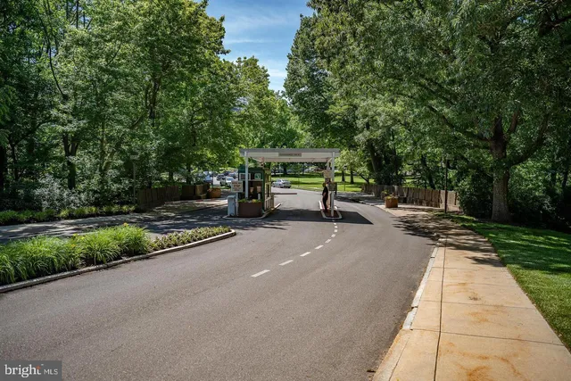 $215,000 | 1001 City Avenue, Unit ED715, Wynnewood, PA 19096