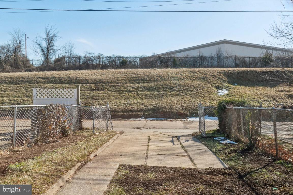 5539 Whitby Road Baltimore, MD 21206 - Photo 23 of 26 Guaranteed Parking/Private back view