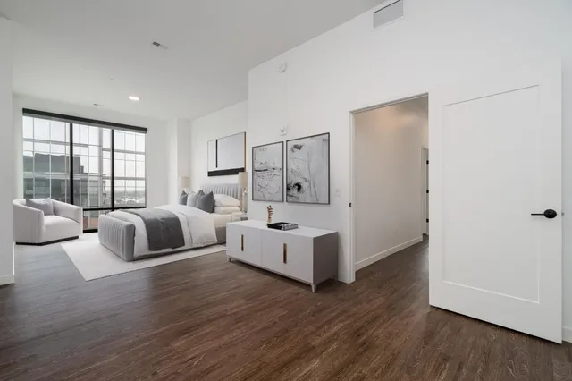 $2,605 | 270 Hennepin Avenue, Unit 1502, Minneapolis, MN 55401