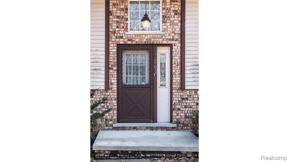 3201 Jewell Road Howell, MI 48843 - Photo 4 of 46 WELCOMING ENTRY