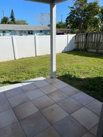 $2,000 | 3816 Woodridge Terrace, Palm Springs, FL 33461