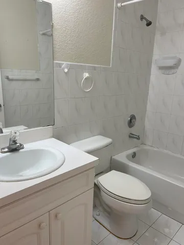 $2,000 | 3816 Woodridge Terrace, Palm Springs, FL 33461