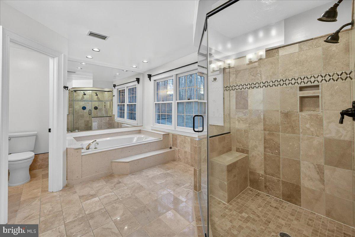 6612 Colchester Road Clifton, VA 20124 - Photo 39 of 93 Luxurious primary spa bath