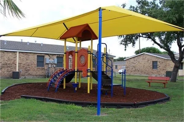 a view of a house with backyard and trees